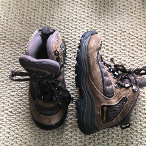 Columbia Unisex-Child Childrens Everett Waterproof Hiking Boot